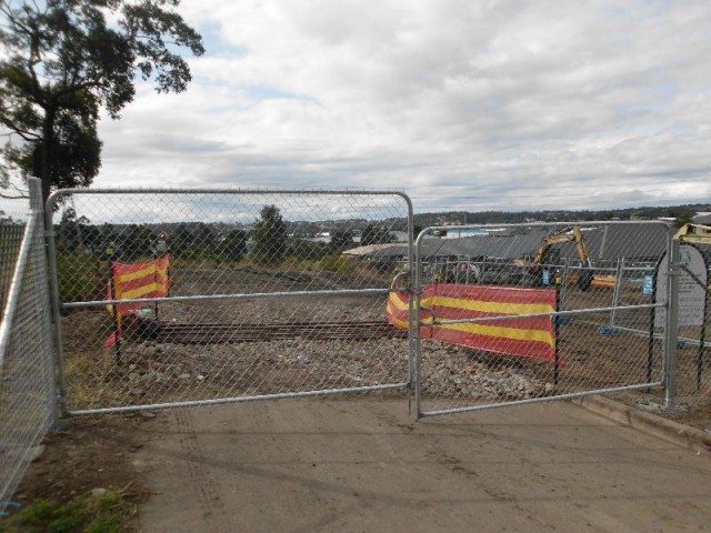 Construction site gates on sloping ground - Chainwire Fencing Newcastle