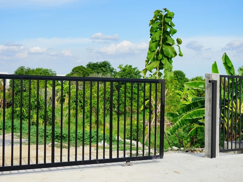 Steel Fencing - Steel Fencing